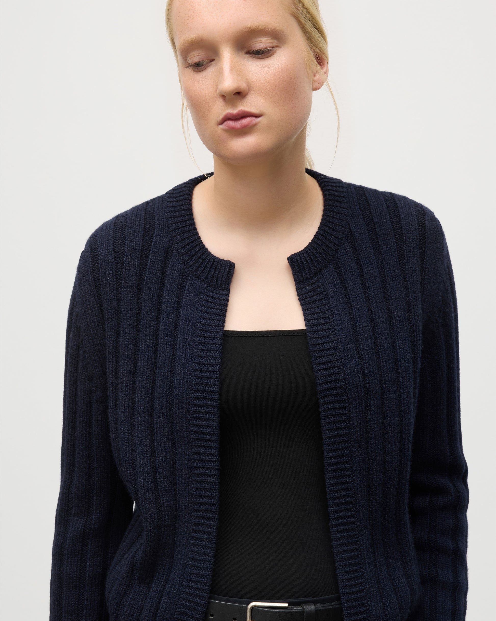 JOHNSTONS OF ELGIN WOMENS LECHT CREW CARDIGAN NAVY 100% CASHMERE KAC05790SD7666
