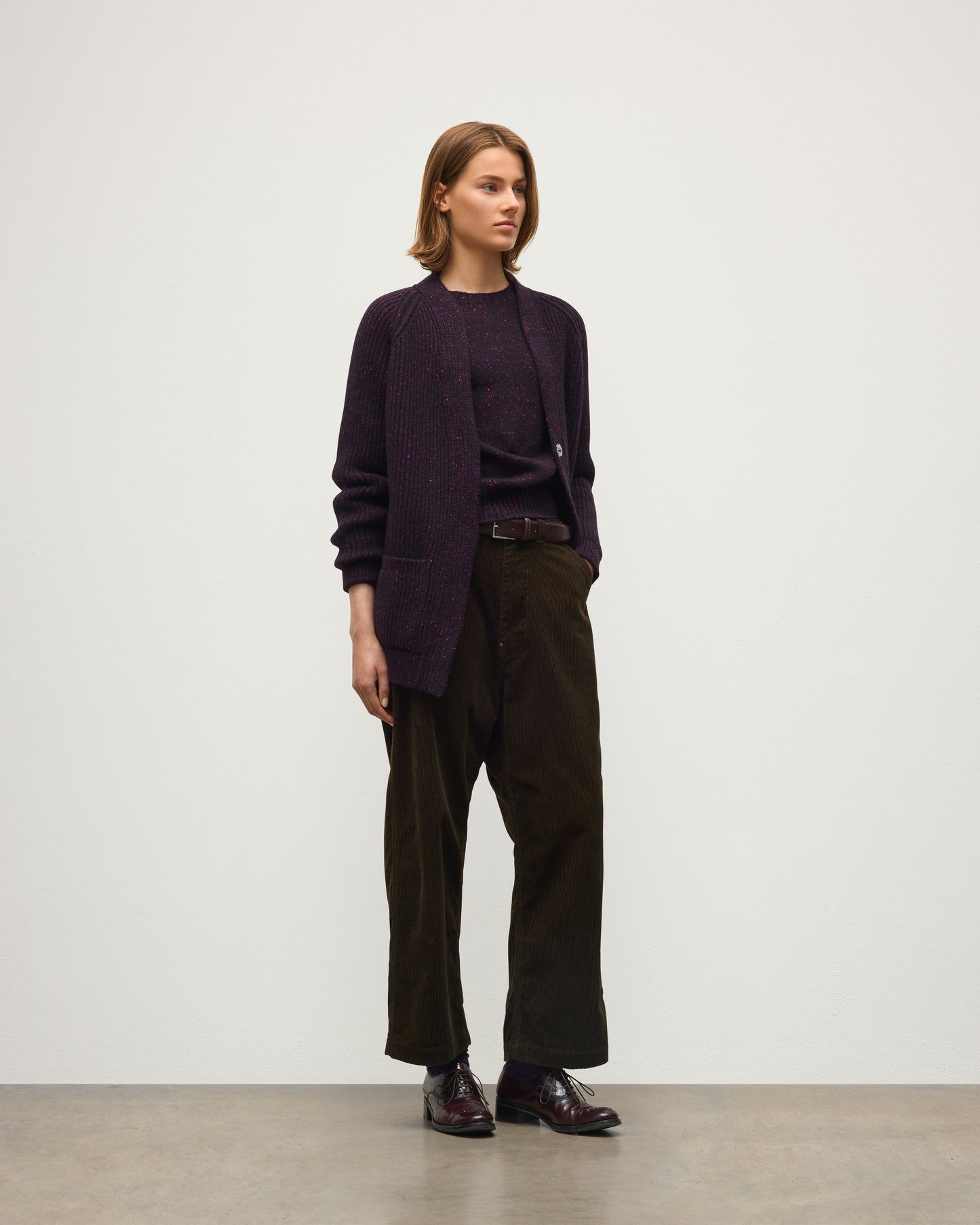 JOHNSTONS OF ELGIN NORAH CARDIGAN DONEGAL CASHMERE RIBBED CARDIGAN WITH POCKETS DARK PURPLE 100% CASHMERE KAC05992HD7360