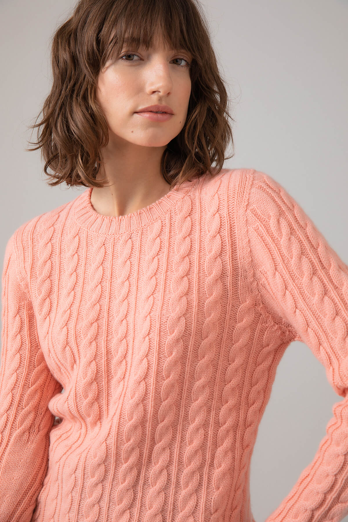 Luxe Women's Cable Cashmere Sweater  Cosy & Stylish – Johnstons of Elgin