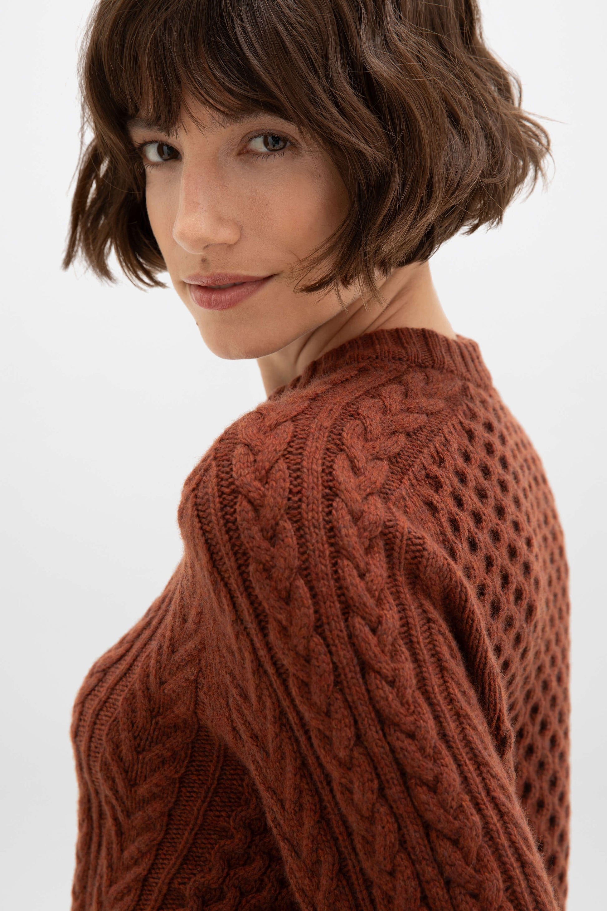 Johnstons of Elgin AW24 Women's Knitwear Russet Aran Cable Cashmere Sweater KAI05086HE7051