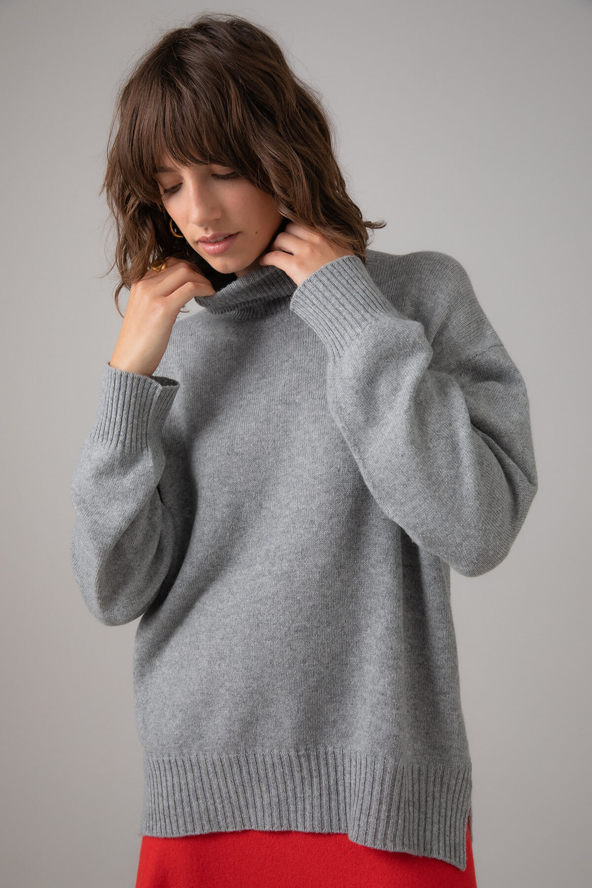Women's Gauzy Cashmere Roll Neck with Stepped Hem | Johnstons of Elgin
