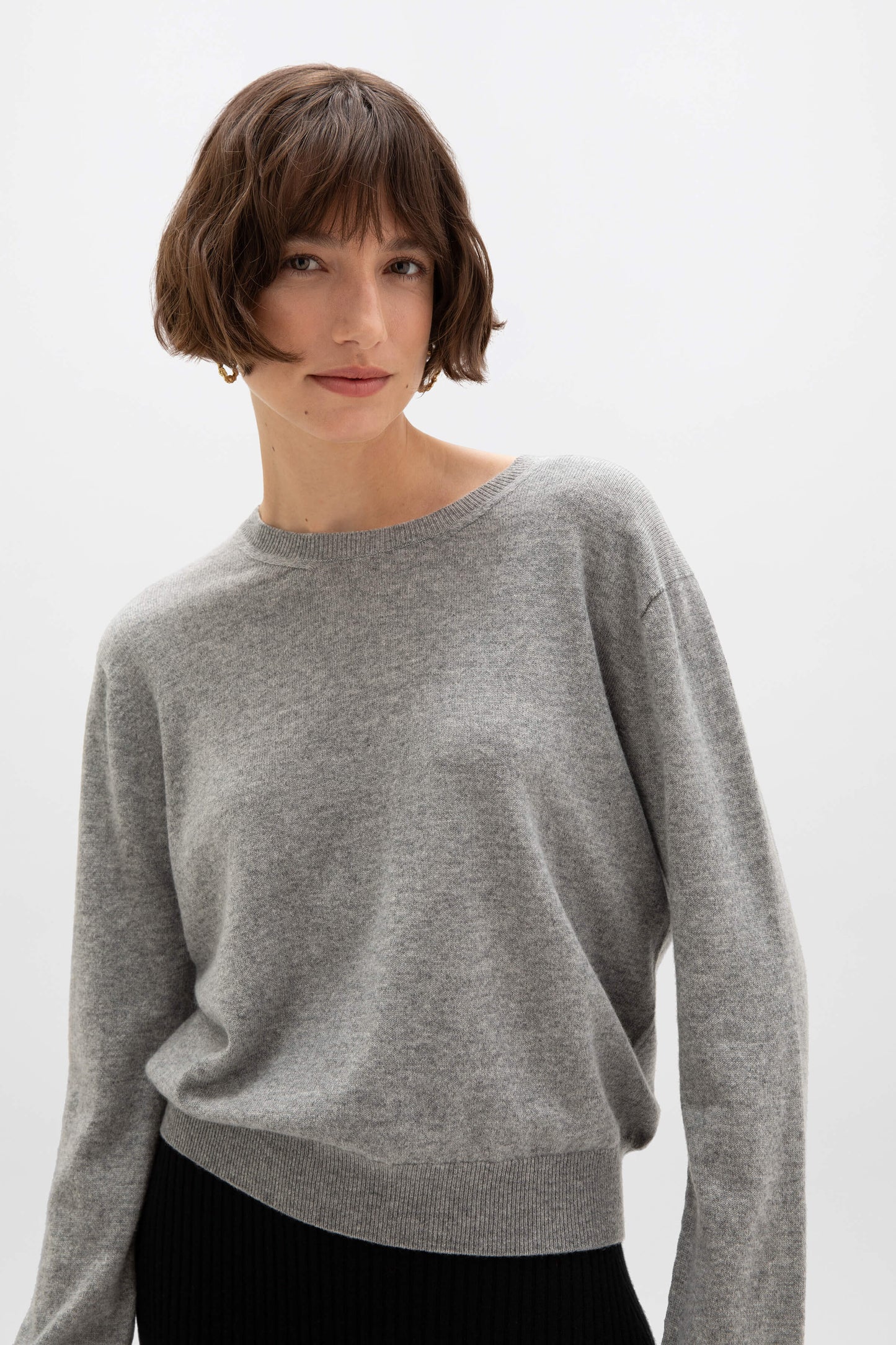 Johnstons of Elgin AW24 Women's Knitwear Light Grey Cropped Cashmere Round Neck Jumper KAI05142HA0308