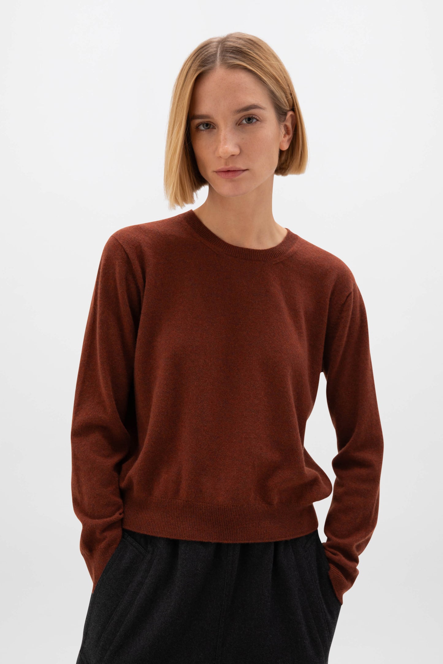 Johnstons of Elgin AW24 Women's Knitwear Russet Cropped Cashmere Round Neck KAI05142HE7051