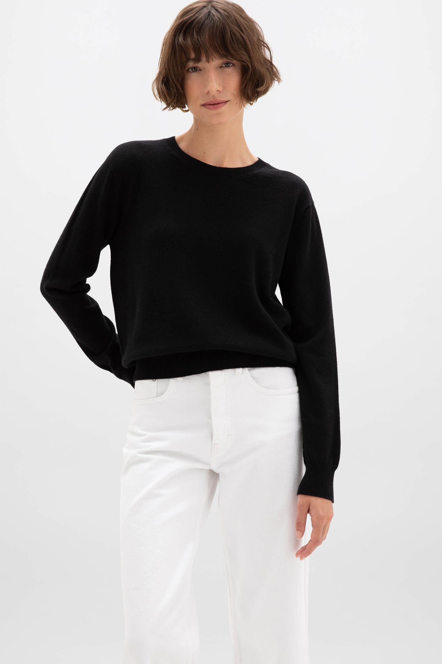 Johnstons of Elgin AW24 Women's Knitwear Black Cropped Cashmere Round Neck Jumper KAI05142SA0900