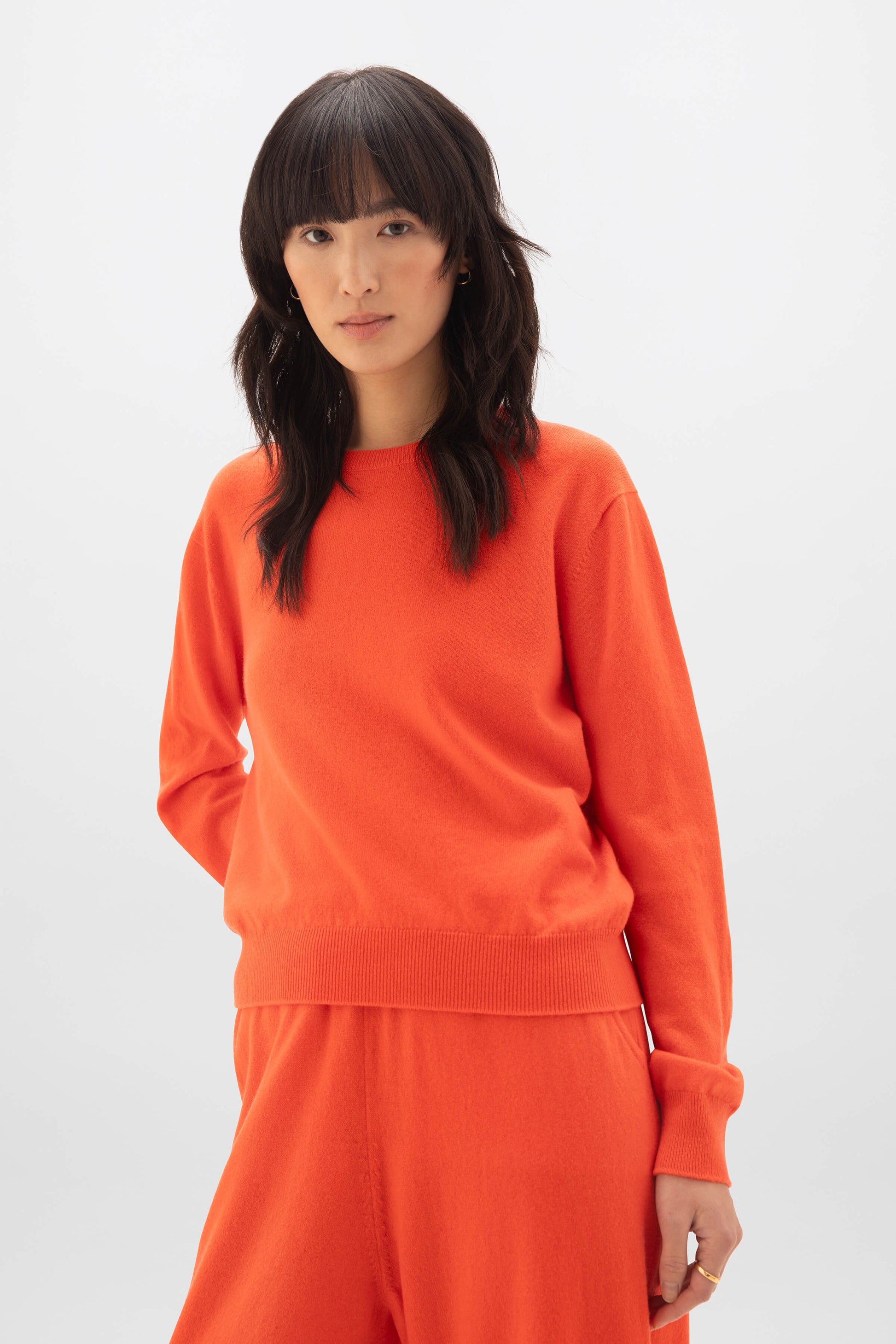 Johnstons of Elgin SS24 Women's Knitwear Coral Cropped Classic Cashmere Round Neck KAI05142SG4262