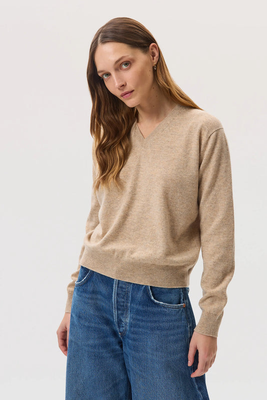 Model wearing Johnstons of Elgin SS25 Women's Knitwear Oatmeal Classic Cashmere V Neck with blue jeans  KAI05143HB0210