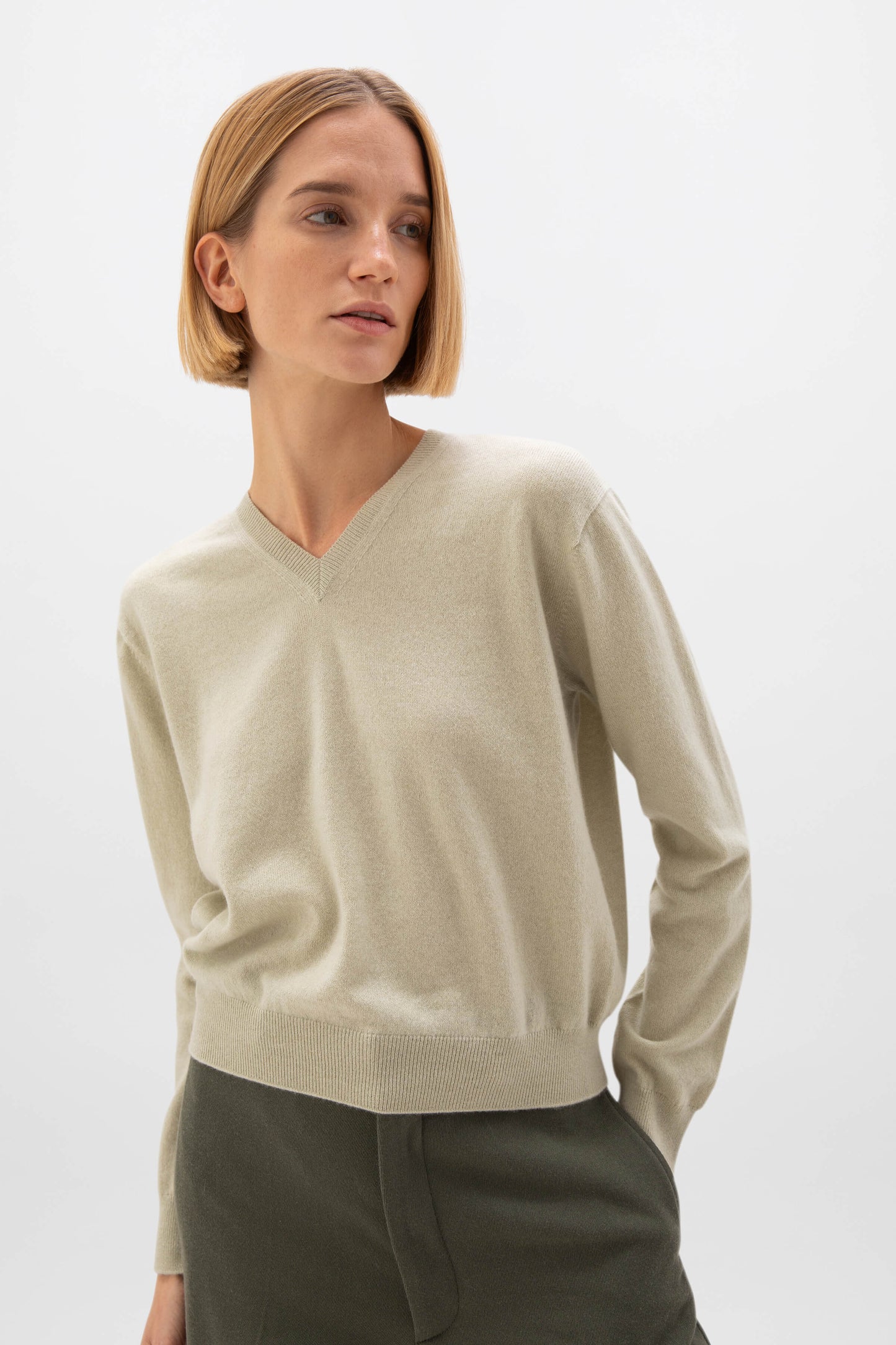 Johnstons of Elgin AW24 Women's Knitwear Lichen Cropped Cashmere V Neck KAI05143SC0158