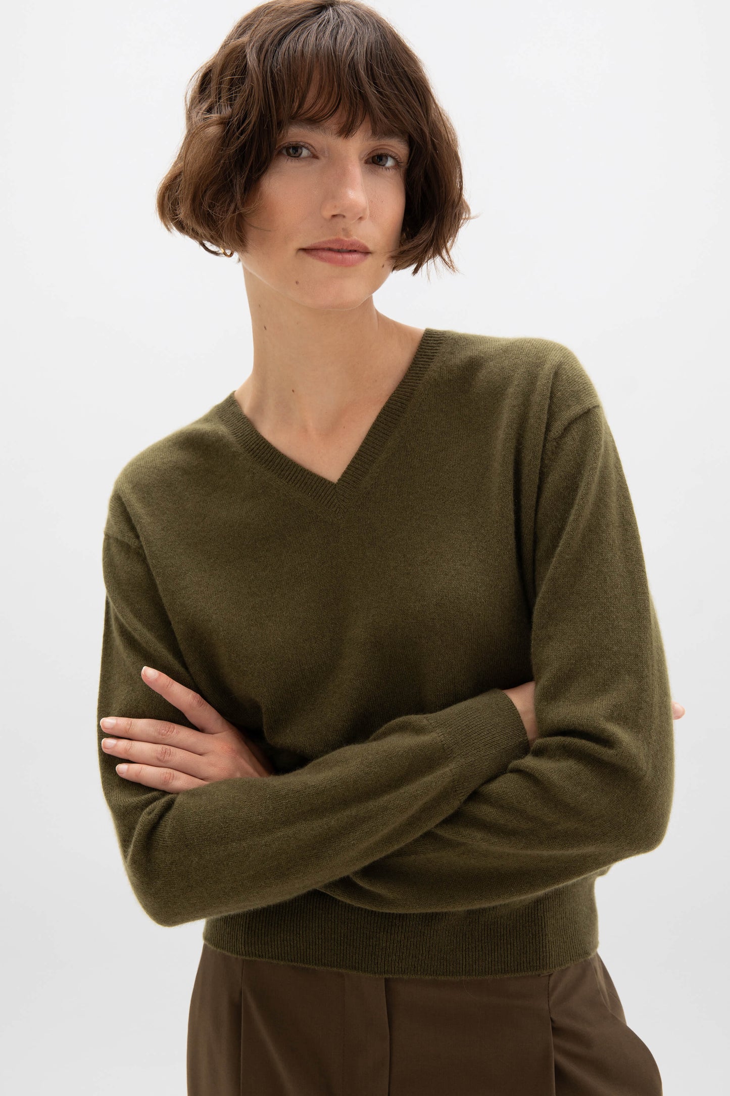 Johnstons of Elgin AW24 Women's Knitwear Olive Cropped Cashmere V Neck Jumper KAI05143SC4573