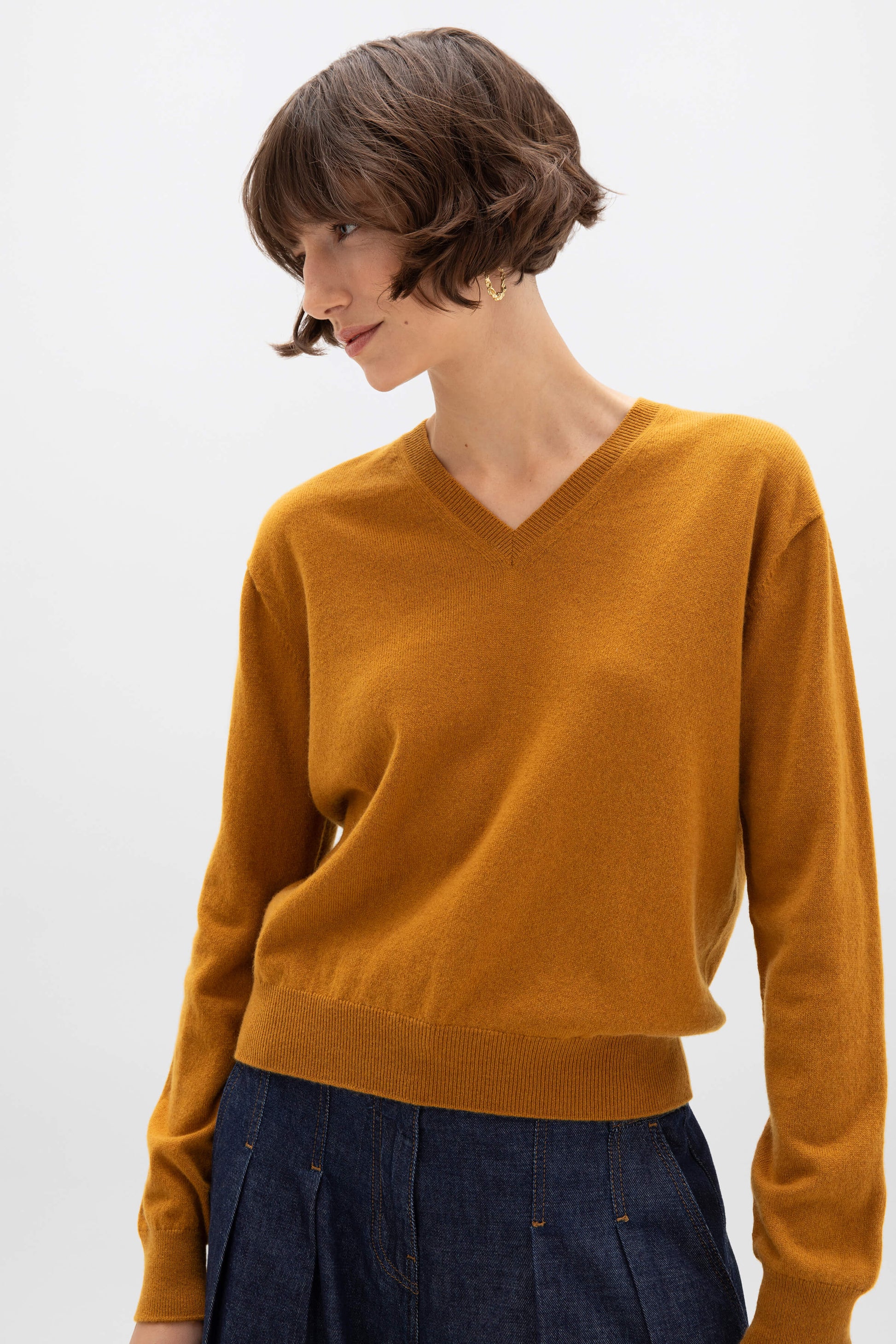 Johnstons of Elgin AW24 Women's Knitwear Ochre Cropped Cashmere V Neck Jumper KAI05143SF4347