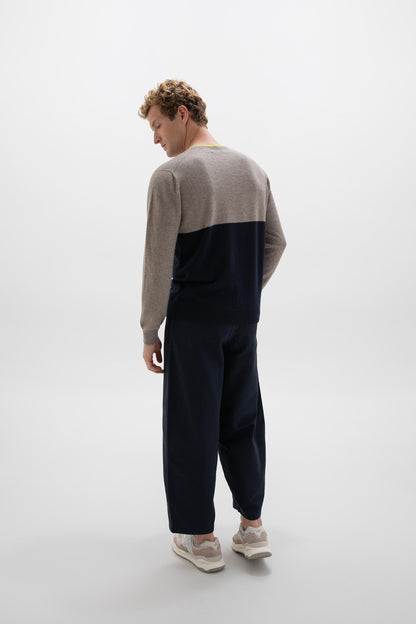 Johnstons of Elgin SS24 Unisex Knitwear Dark Navy & Pebble Unisex Colour Block Cashmere Sweater KAI05232Q24017