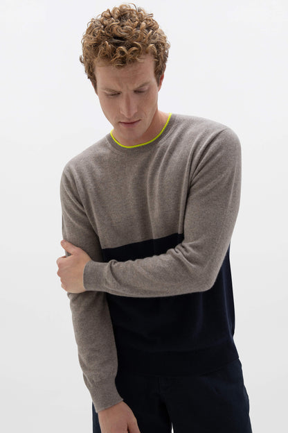 Johnstons of Elgin SS24 Unisex Knitwear Dark Navy & Pebble Unisex Colour Block Cashmere Sweater KAI05232Q24017