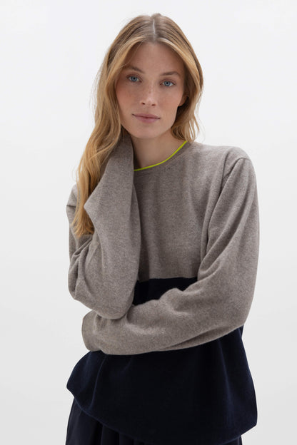 Johnstons of Elgin SS24 Unisex Knitwear Dark Navy & Pebble Unisex Colour Block Cashmere Sweater KAI05232Q24017