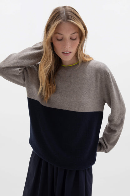 Johnstons of Elgin SS24 Unisex Knitwear Dark Navy & Pebble Unisex Colour Block Cashmere Sweater KAI05232Q24017