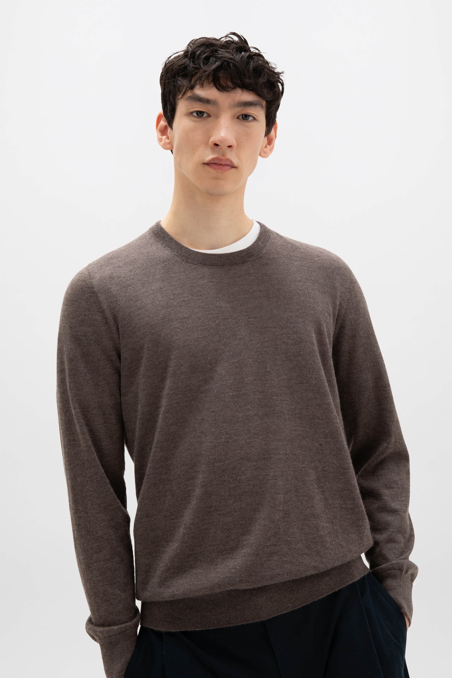 Johnstons of Elgin AW24 Unisex Knitwear Ash Unisex Superfine Cashmere Round Neck KAI05241HB7092