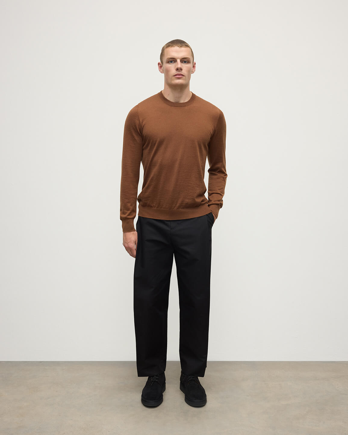 Johnstons of Elgin men's superfine cashmere camel round neck sweater KAI05241SB7300