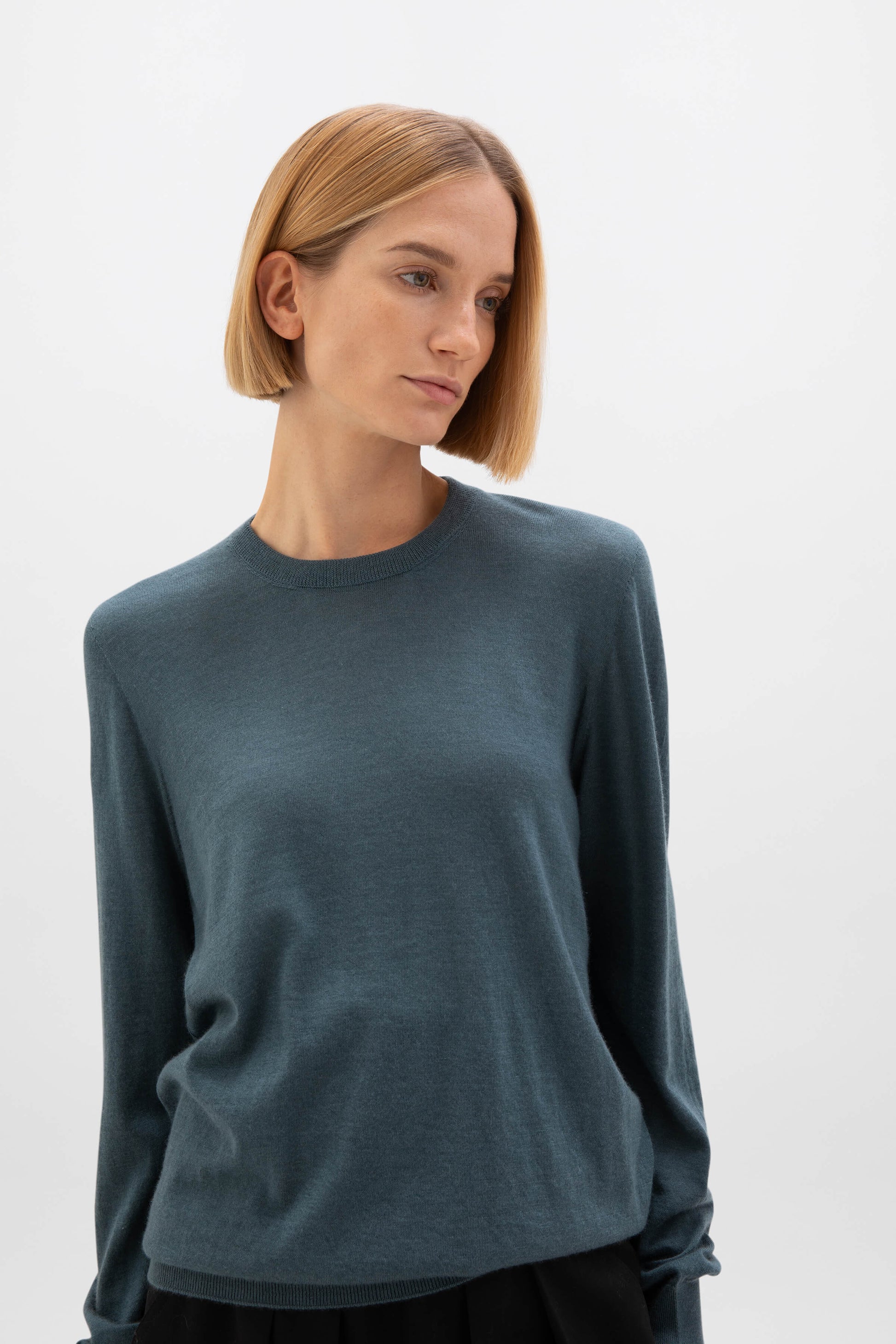 Johnstons of Elgin AW24 Unisex Knitwear Slate Unisex Superfine Cashmere Round Neck KAI05241SD5242