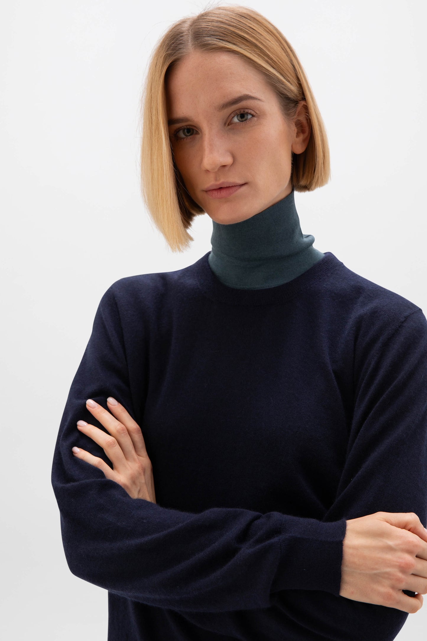 Johnstons of Elgin AW24 Unisex Knitwear Dark Navy Unisex Superfine Cashmere Round Neck KAI05241SD7600