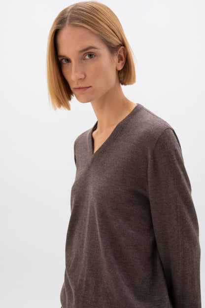 Johnstons of Elgin AW24 Unisex Knitwear Ash Unisex Superfine Cashmere V Neck KAI05242HB7092