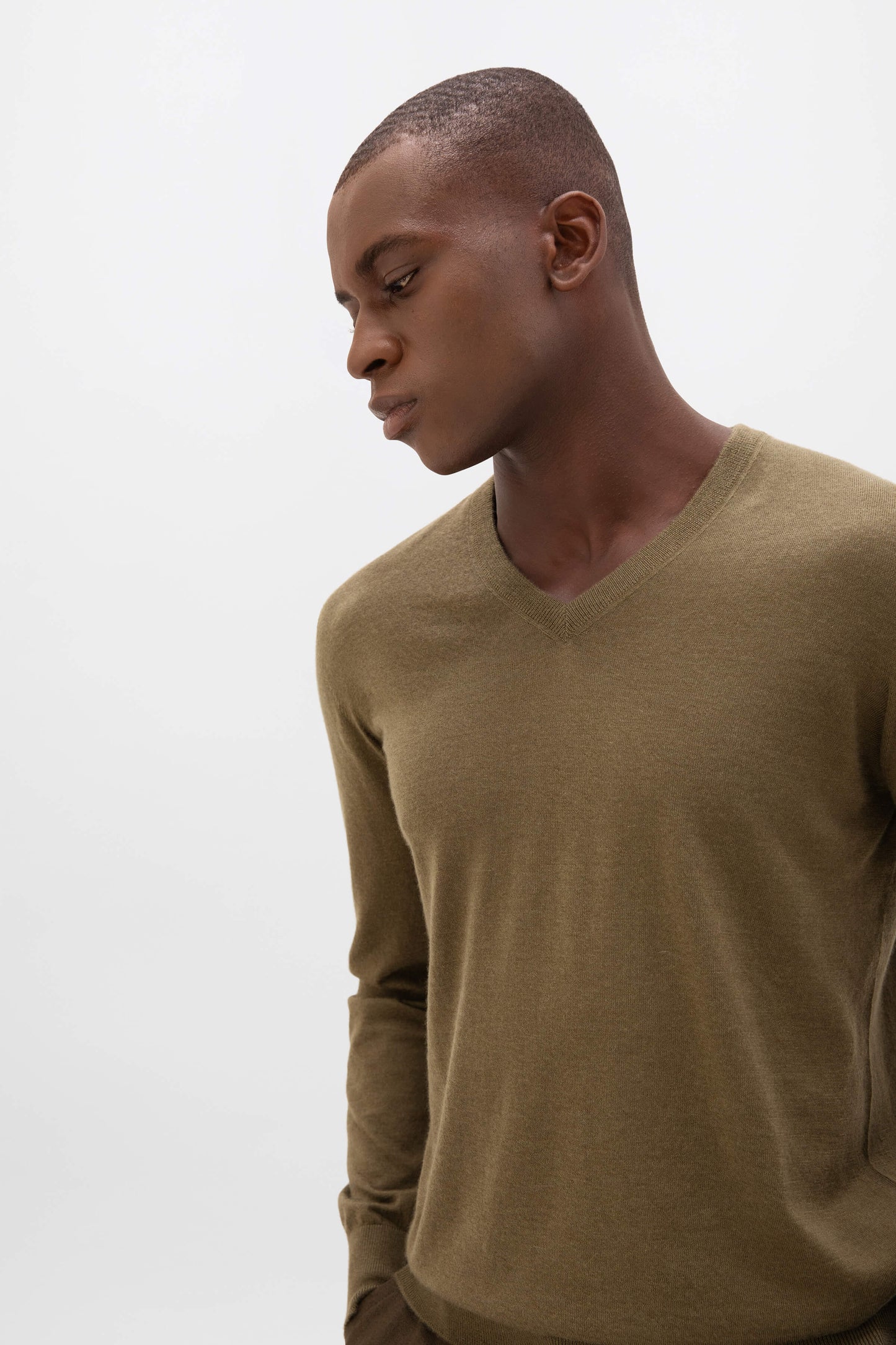 Johnstons of Elgin AW24 Unisex Knitwear Olive Unisex Superfine Cashmere V Neck KAI05242SC4600