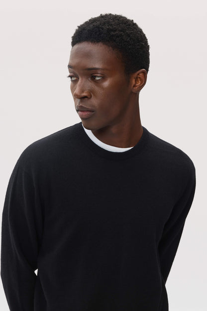 Johnstons of Elgin SS25 Men's Knitwear Black Classic Cashmere Round Neck KAI05265SA0900