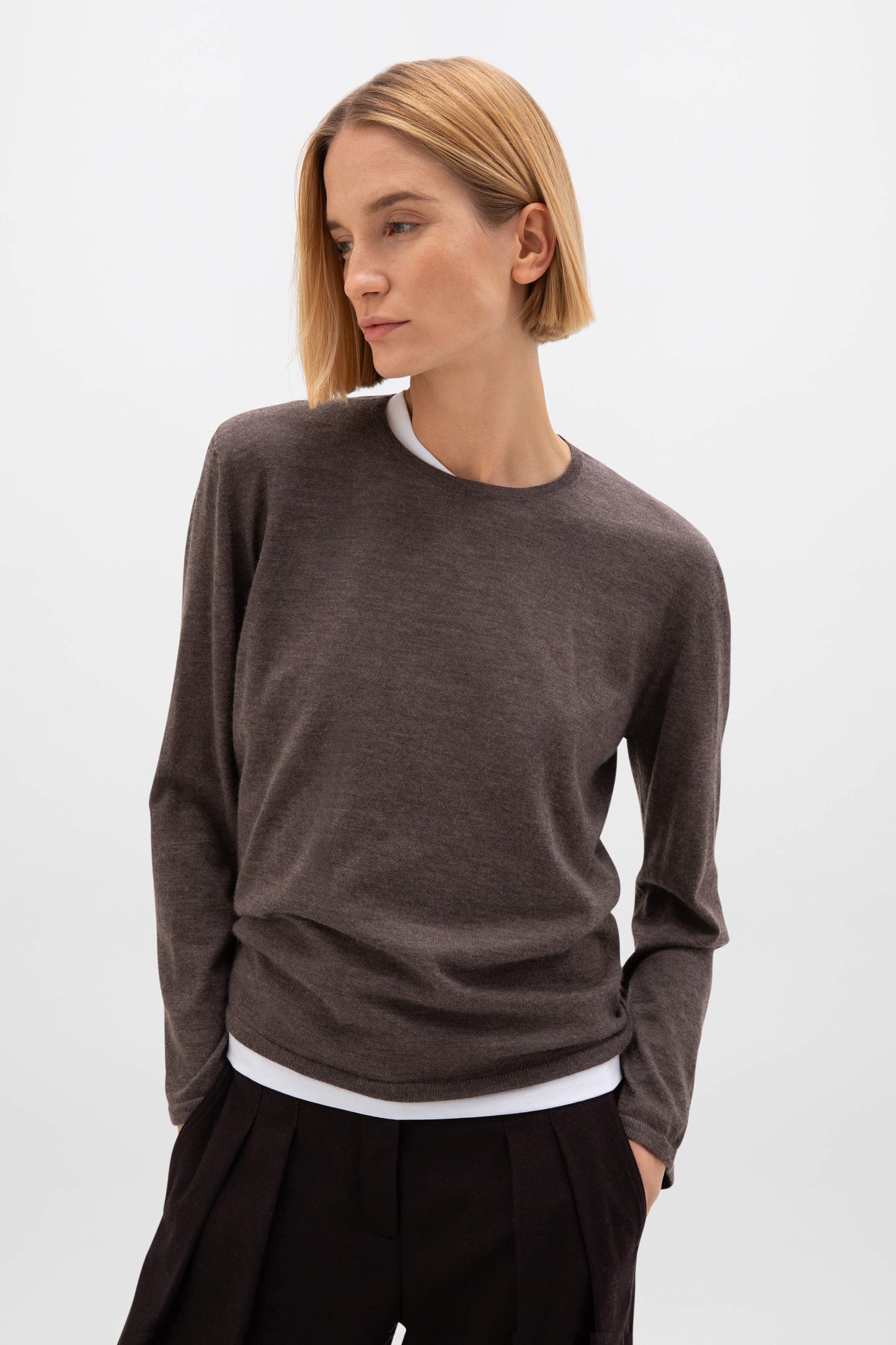 Johnstons of Elgin AW24 Women's Knitwear Ash Superfine Cashmere Long Sleeve T-Shirt KAI05318HB7092