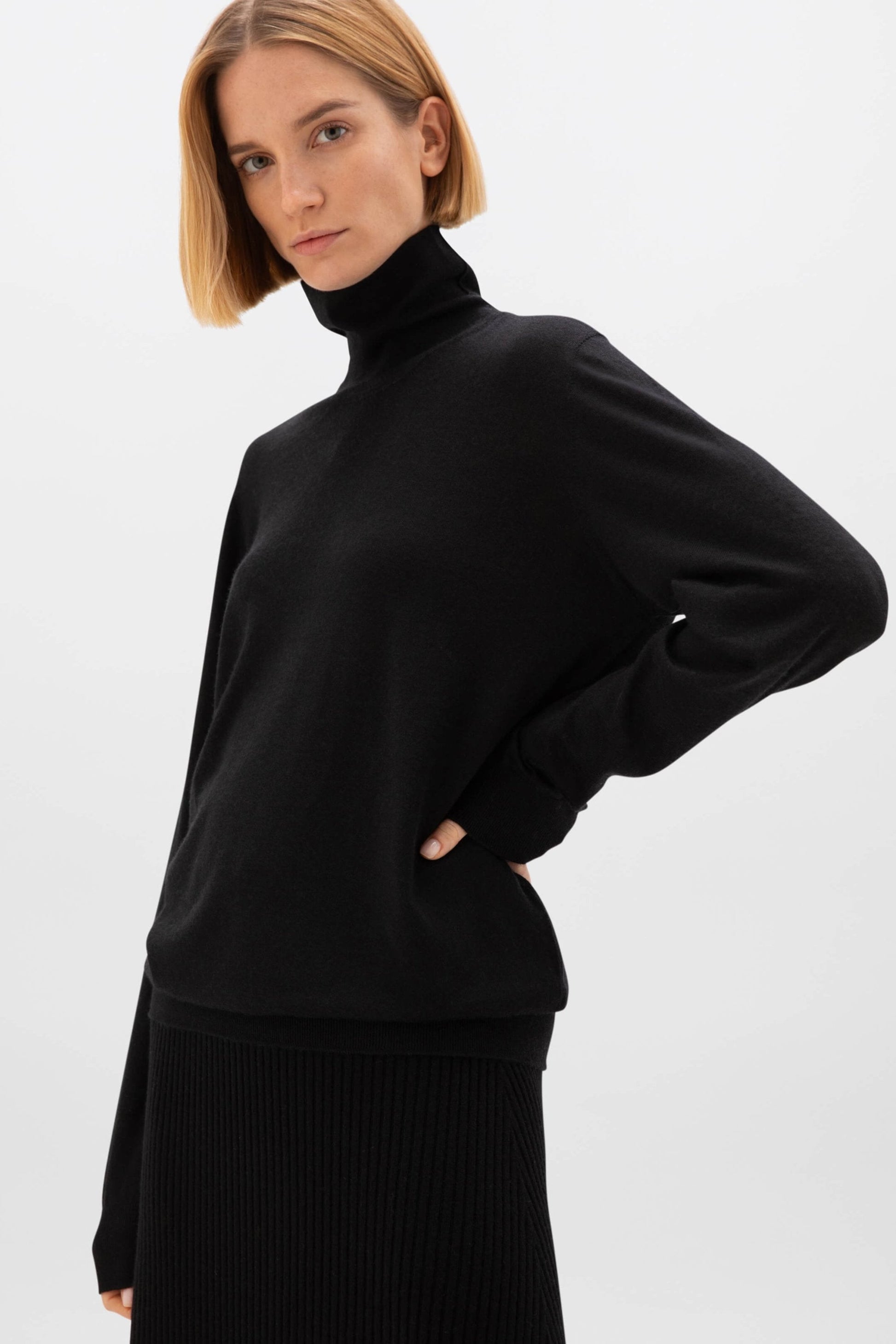 Johnstons of Elgin AW24 Unisex Knitwear Black Unisex Superfine Cashmere Roll Neck KAI05333SA7146