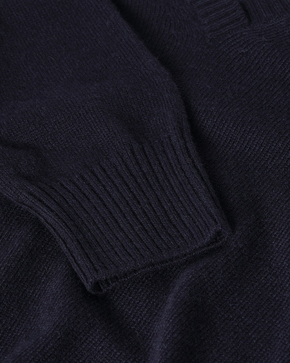 Johnstons of Elgin AW25 Women's Knitwear Dark Navy Gauzy Cashmere Navy V Neck Jumper Close Up KAI05323SD7666