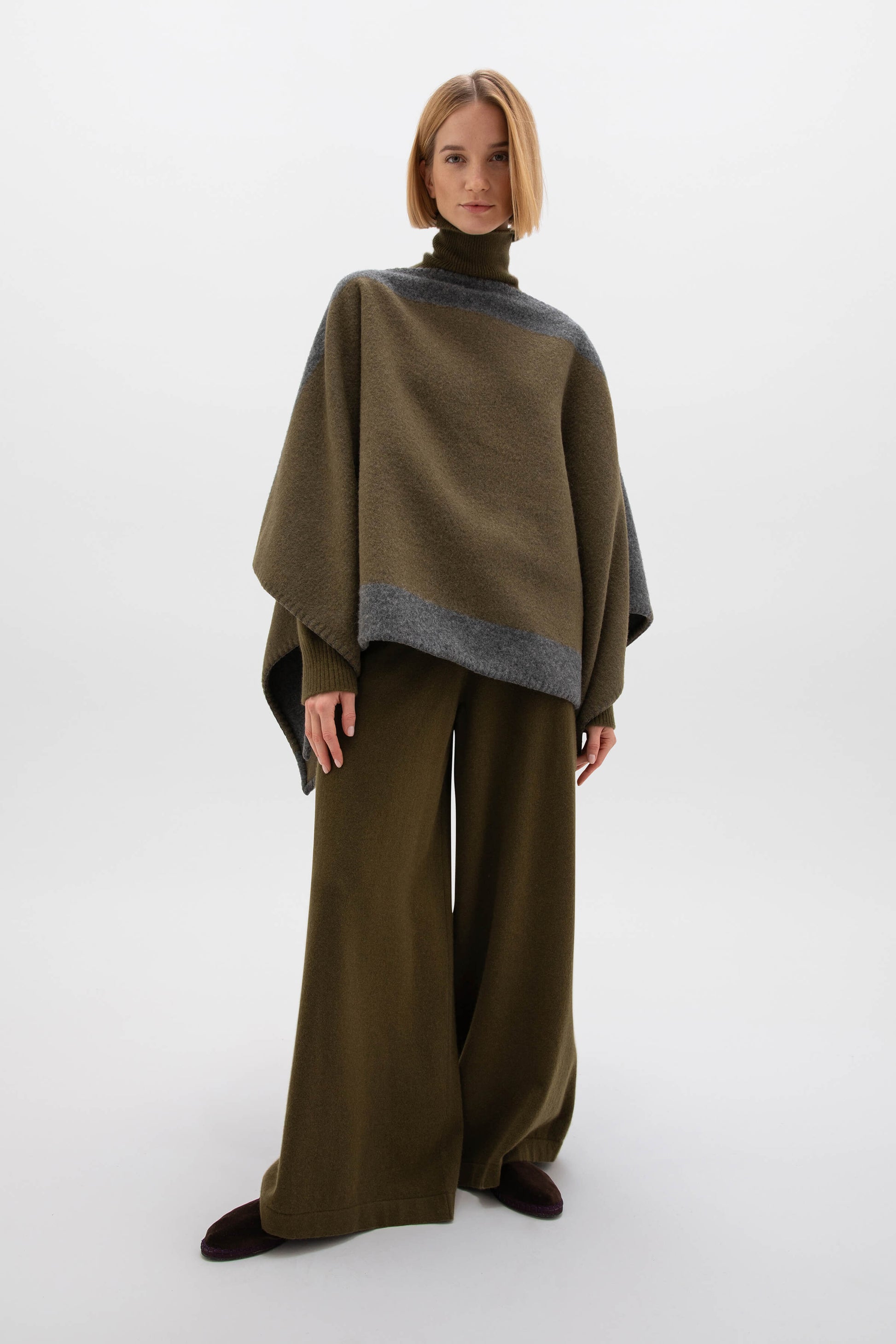 Johnstons of Elgin AW24 Woven Accessory Olive & Grey Blanket Stitched Boatneck Poncho TD000443RU7538ONE