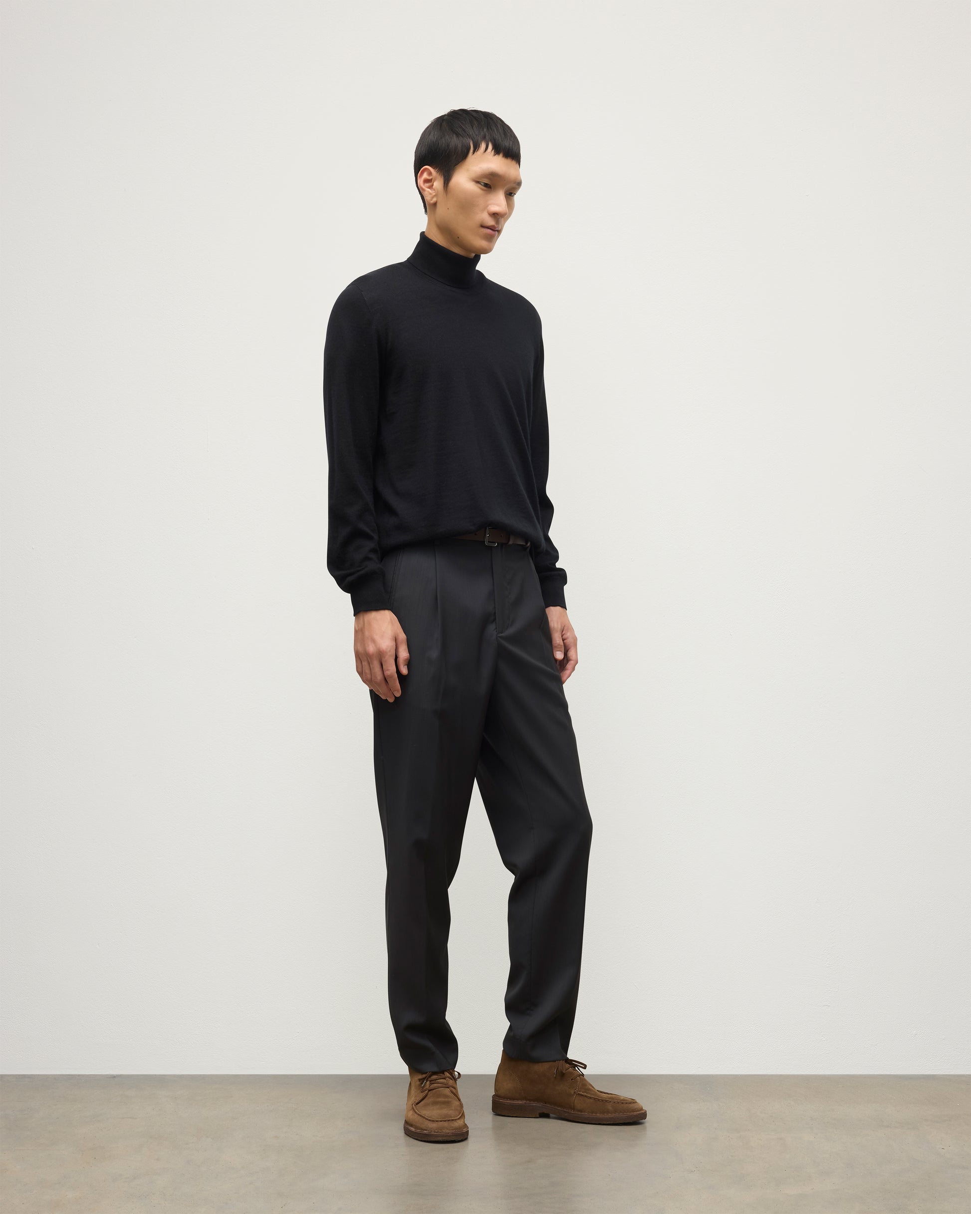 JOHNSTONS OF ELGIN MENS SUPERFINE FIN ROLL COLLAR BLACK 100% SUPERFINE CASHMERE KAI05333SA7146