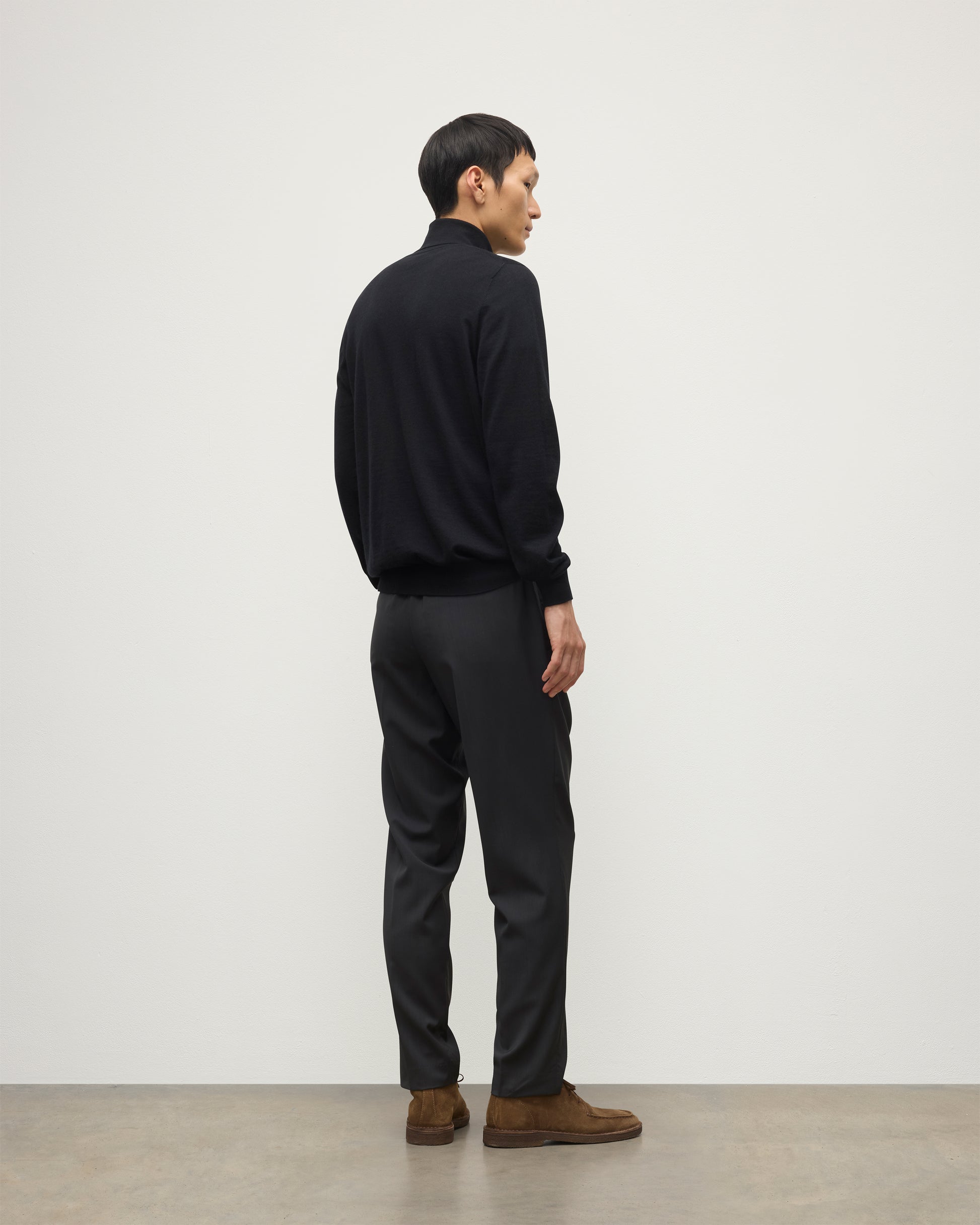 JOHNSTONS OF ELGIN MENS SUPERFINE FIN ROLL COLLAR BLACK 100% SUPERFINE CASHMERE KAI05333SA7146