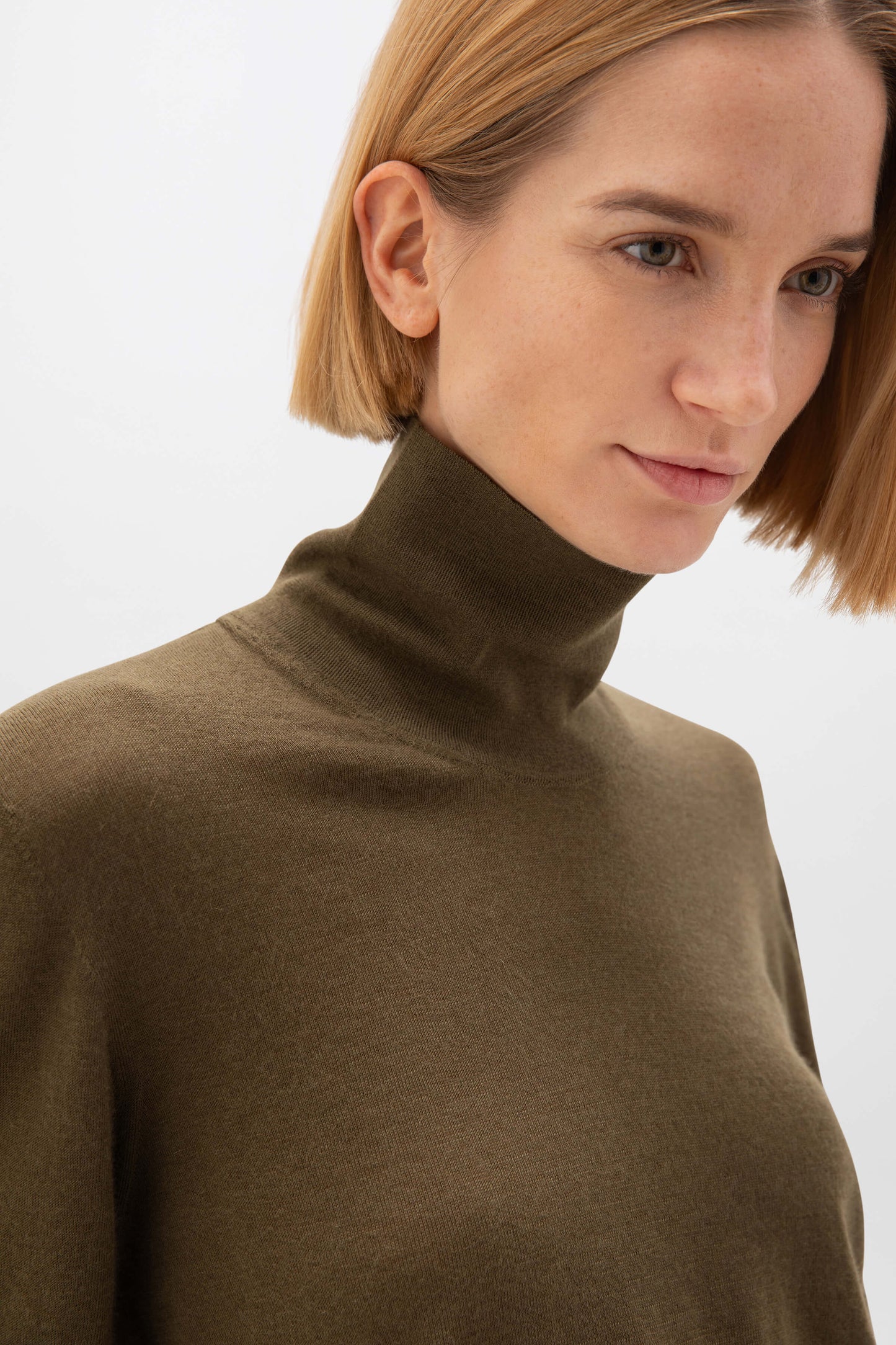 Johnstons of Elgin AW24 Unisex Knitwear Olive Unisex Superfine Cashmere Roll Neck KAI05333SC4600