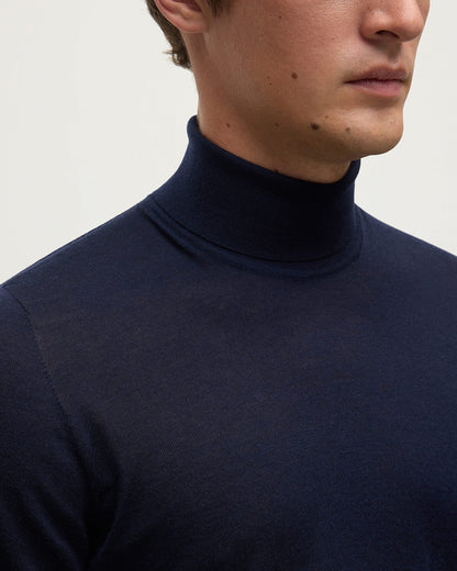 Johnstons of Elgin Men's Superfine Cashmere Roll Neck Sweater in Navy KAI05333SD7600