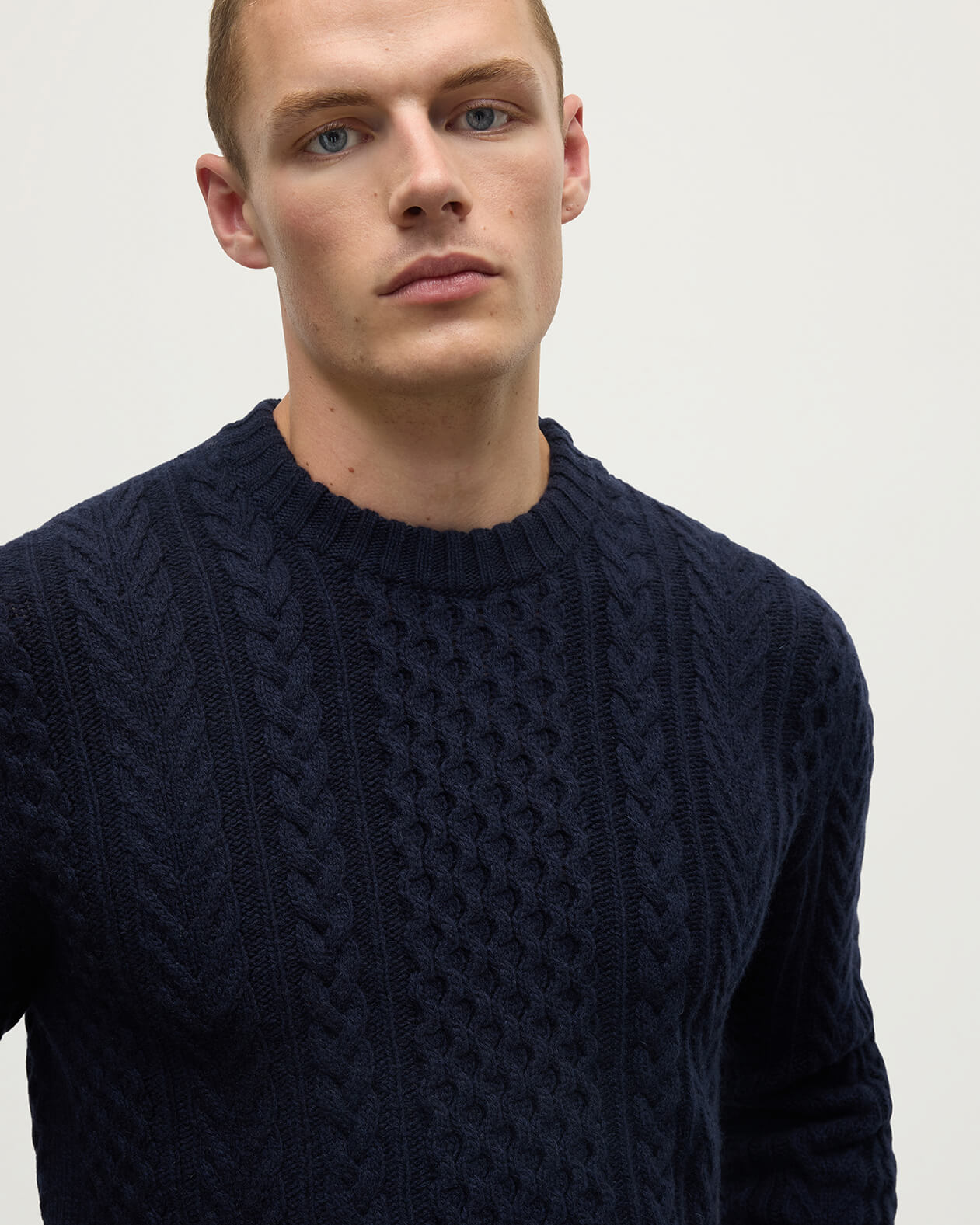 Johnstons of Elgin AW25 Men's Knitwear Dark Navy Aran Cable Cashmere Jumper KAI05336SD7286