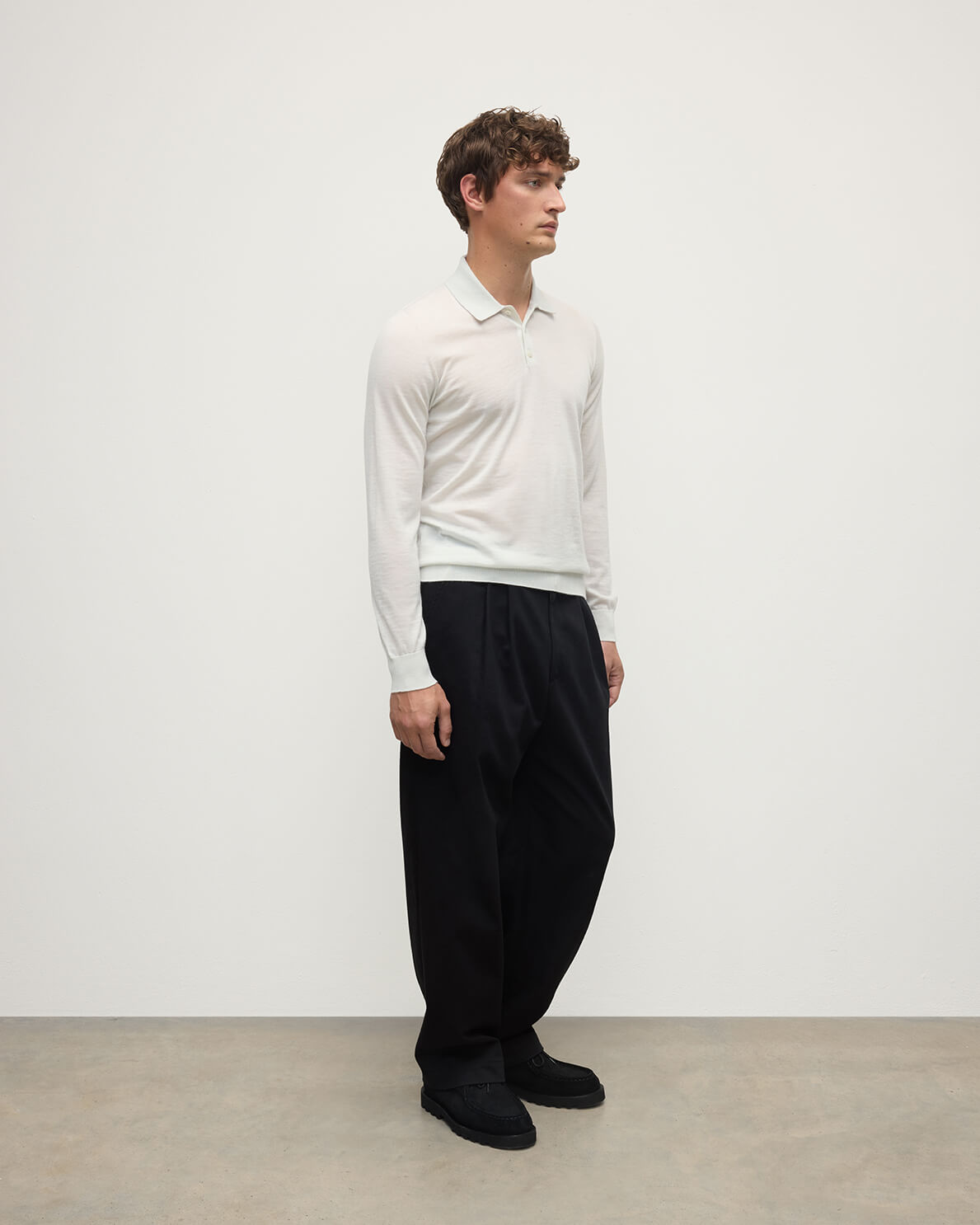 Model wearing Johnstons of Elgin AW25 Men's Knitwear Zinc White White Cashmere Polo Shirt KAI05481HA0327