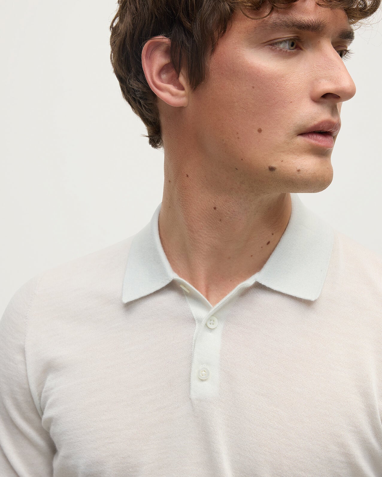 Model wearing Johnstons of Elgin AW25 Men's Knitwear Zinc White White Cashmere Polo Shirt KAI05481HA0327