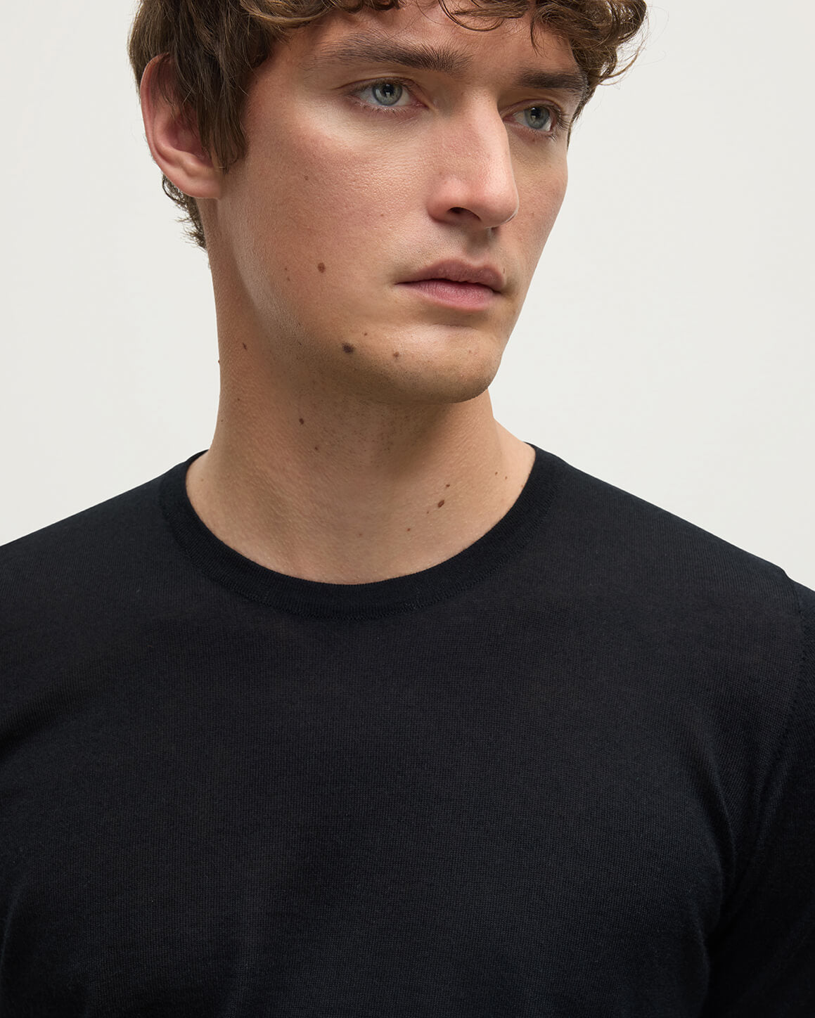 Johnstons of Elgin AW25 Men's Knitwear Black Superfine Cashmere Black T-Shirt KAI05595SA7146