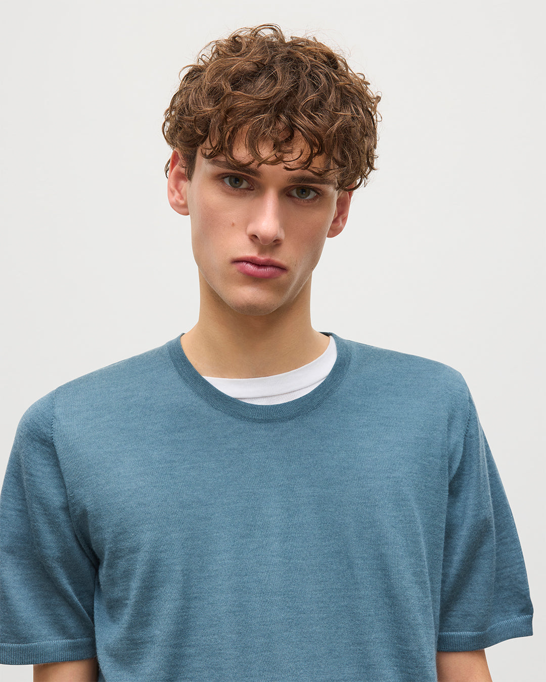 JOHNSTONS OF ELGIN MENS BOYD SUPERFINE T-SHIRT GREEN 100% SUPERFINE CASHMERE KAI05595SD5242