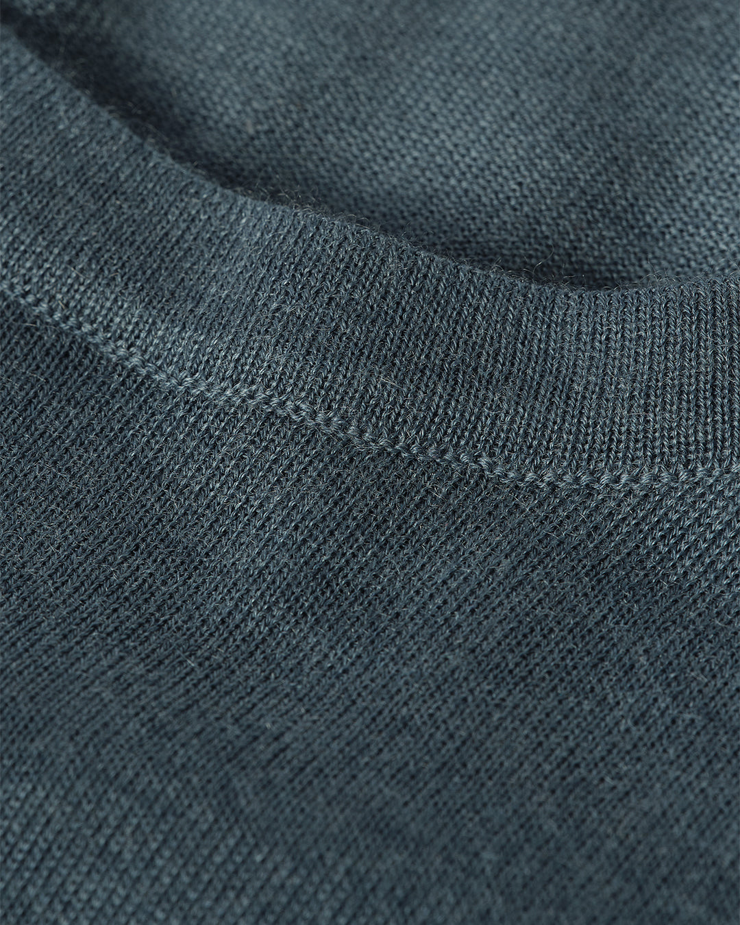 JOHNSTONS OF ELGIN MENS BOYD SUPERFINE T-SHIRT GREEN 100% SUPERFINE CASHMERE KAI05595SD5242