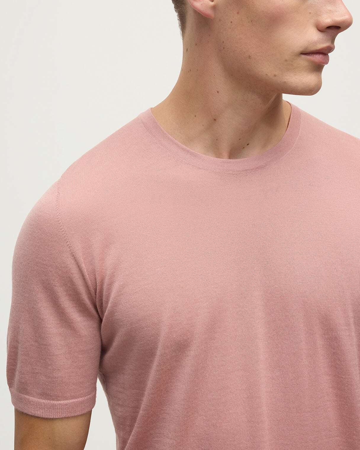 Johnstons of Elgin AW25 Men's Knitwear Nude Pink Superfine Cashmere T-Shirt KAI05595SE5274