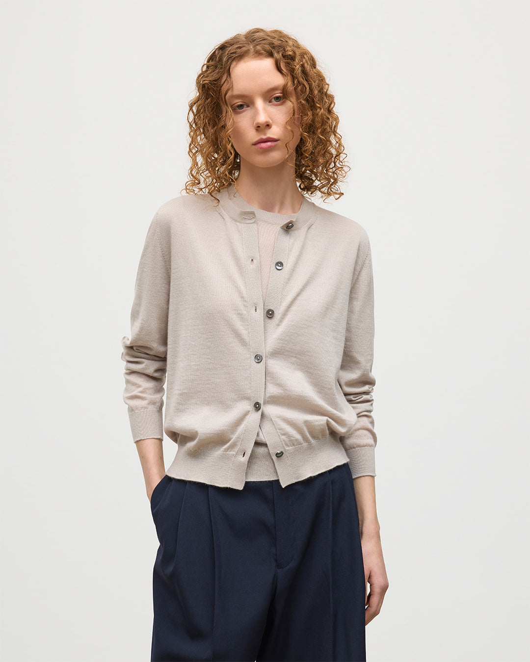 JOHNSTONS OF ELGIN WOMENS HONOR CREW CARDIGAN IVORY 100% SUPERFINE CASHMERE KAI05708SA0664