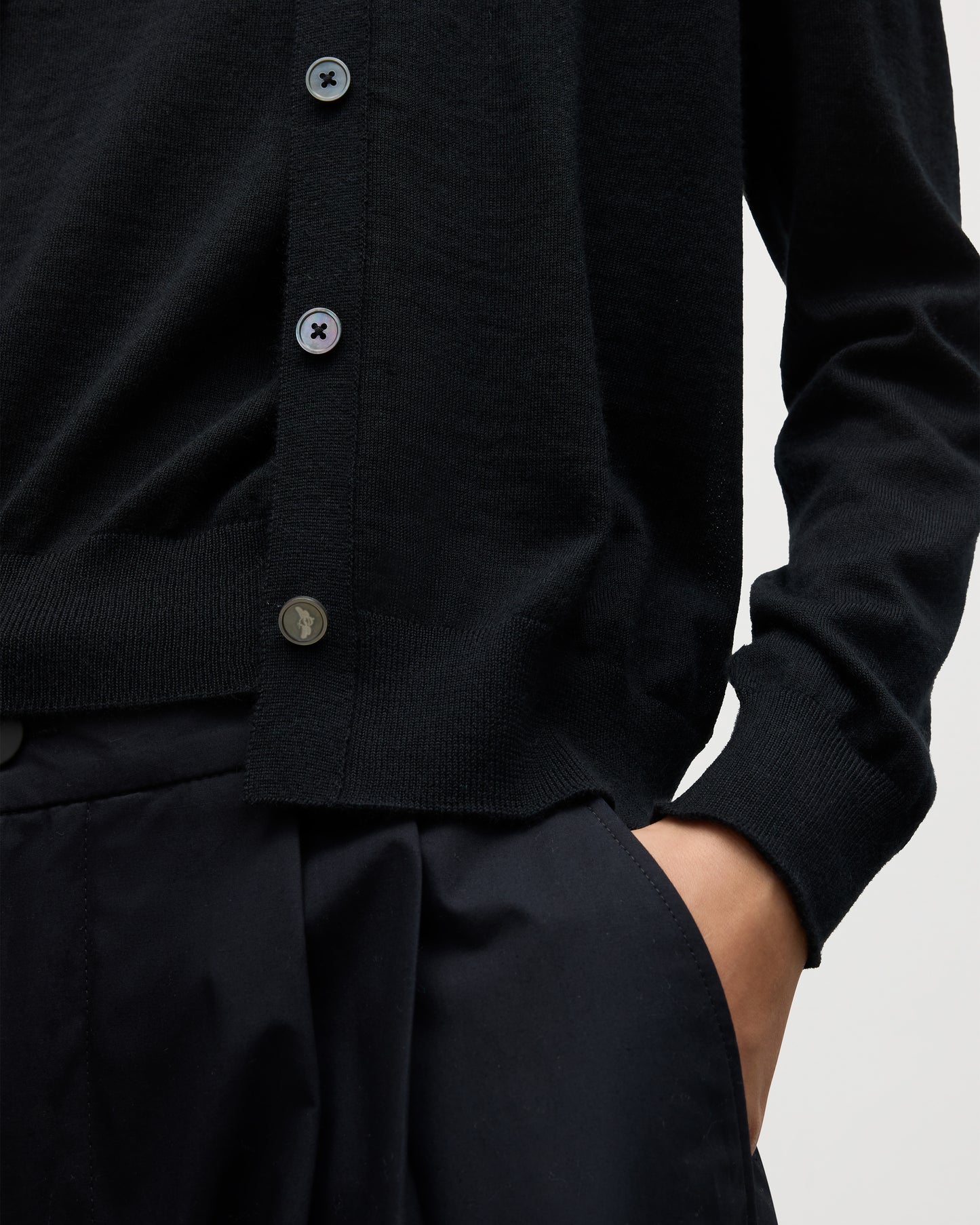 JOHNSTONS OF ELGIN WOMENS HONOR CREW CARDIGAN BLACK 100% SUPERFINE CASHMERE SHOWING BEE ICON DETAIL ON FINAL BUTTON KAI05708SA7146