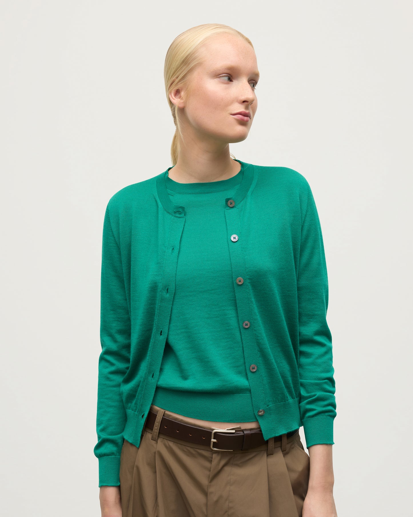 MODEL WEARING JOHNSTONS OF ELGIN WOMENS HONOR CREW CARDIGAN GREEN 100% SUPERFINE CASHMERE KAI05708SC4714
