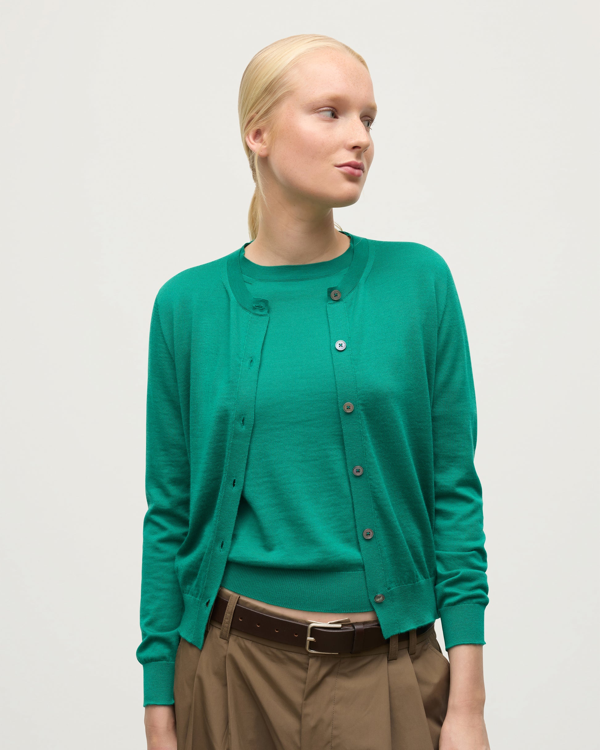 MODEL WEARING JOHNSTONS OF ELGIN WOMENS HONOR CREW CARDIGAN GREEN 100% SUPERFINE CASHMERE KAI05708SC4714