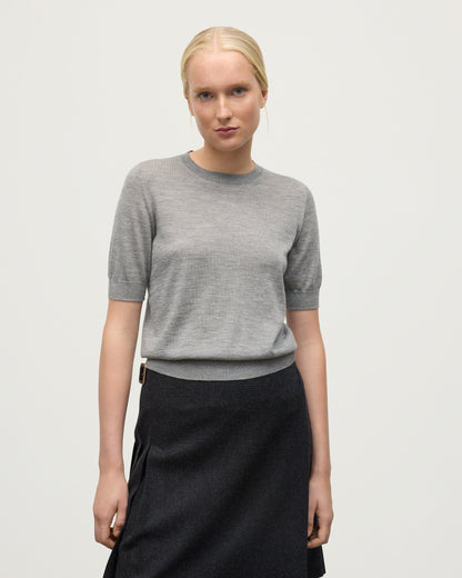MODEL WEARS JOHNSTONS OF ELGIN WOMENS HONOR SHORT SLEEVE CREW GREY 100% SUPERFINE CASHMERE KAI05712HA4253