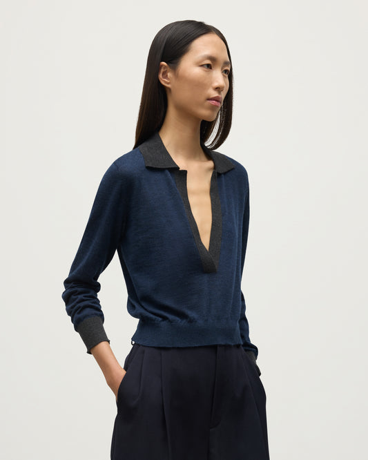 MODEL WEARS JOHNSTONS OF ELGIN WOMENS DEE SHIRT NAVY & GREY 100% SUPERFINE CASHMERE KAI05713Q25962