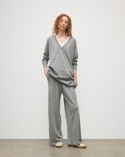 JOHNSTONS OF ELGIN WOMENS ELISE VEE SWEATER GREY 100% SUPERFINE CASHMERE WITH MATCHING TROUSERS KAI05715HA4253