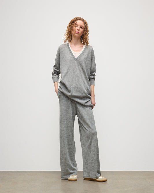 JOHNSTONS OF ELGIN WOMENS ELISE VEE SWEATER GREY 100% SUPERFINE CASHMERE WITH MATCHING TROUSERS KAI05715HA4253