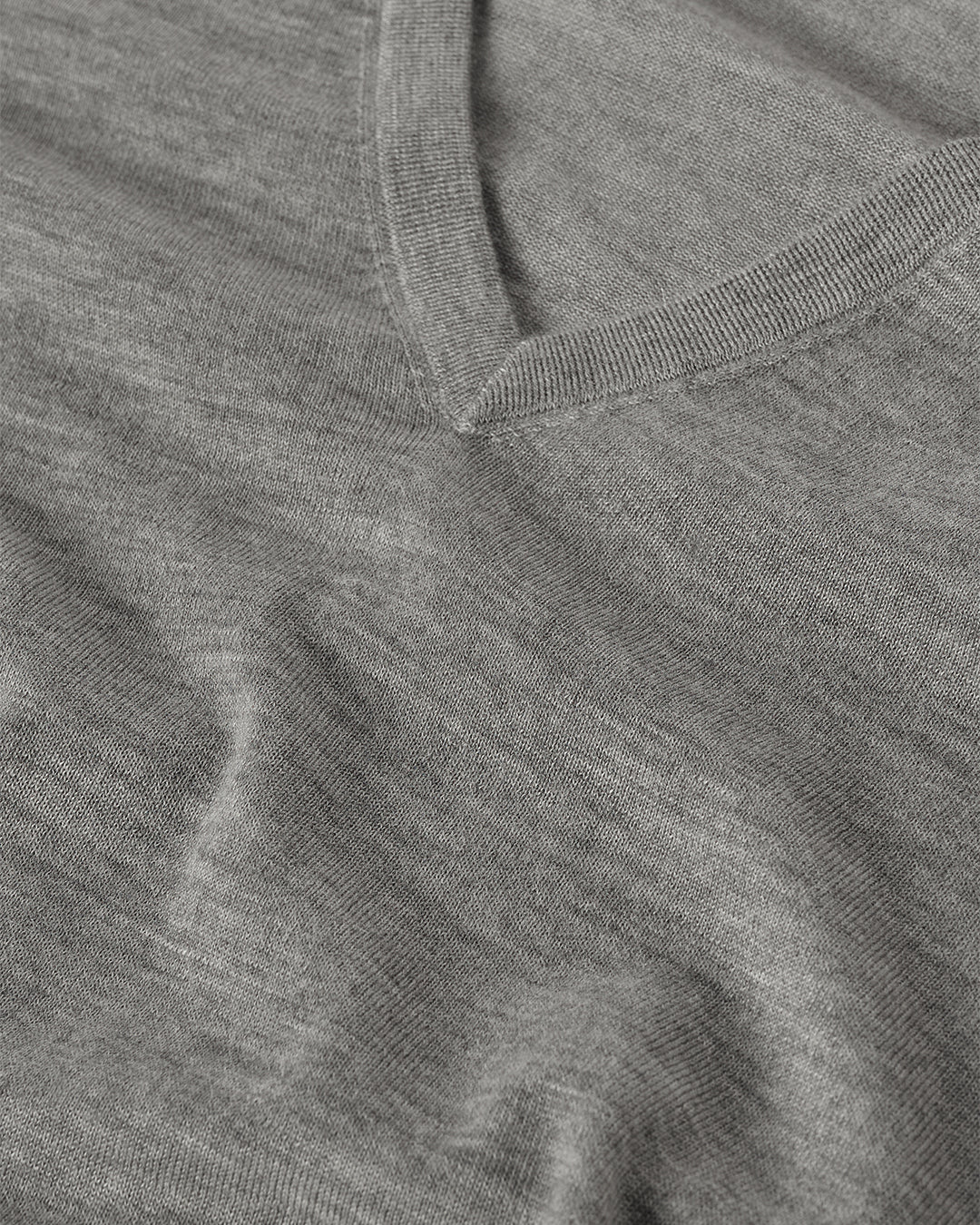 JOHNSTONS OF ELGIN WOMENS ELISE VEE SWEATER GREY 100% SUPERFINE CASHMERE KAI05715HA4253