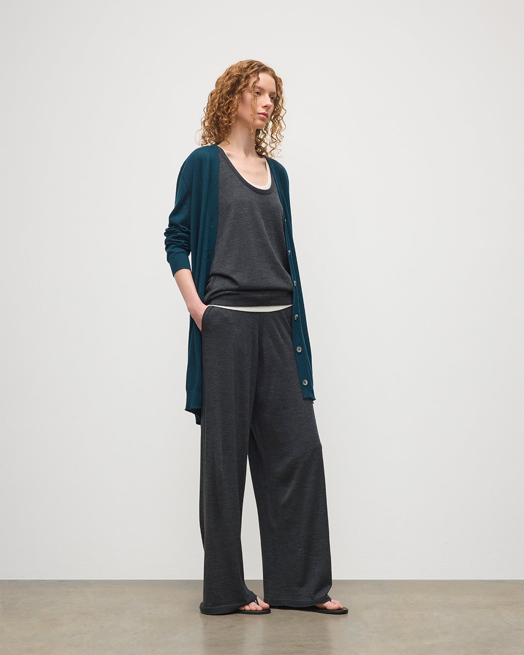 JOHNSTONS OF ELGIN WOMENS ELISE VEE CARDIGAN GREEN 100% SUPERFINE CASHMERE KAI05716SC7344