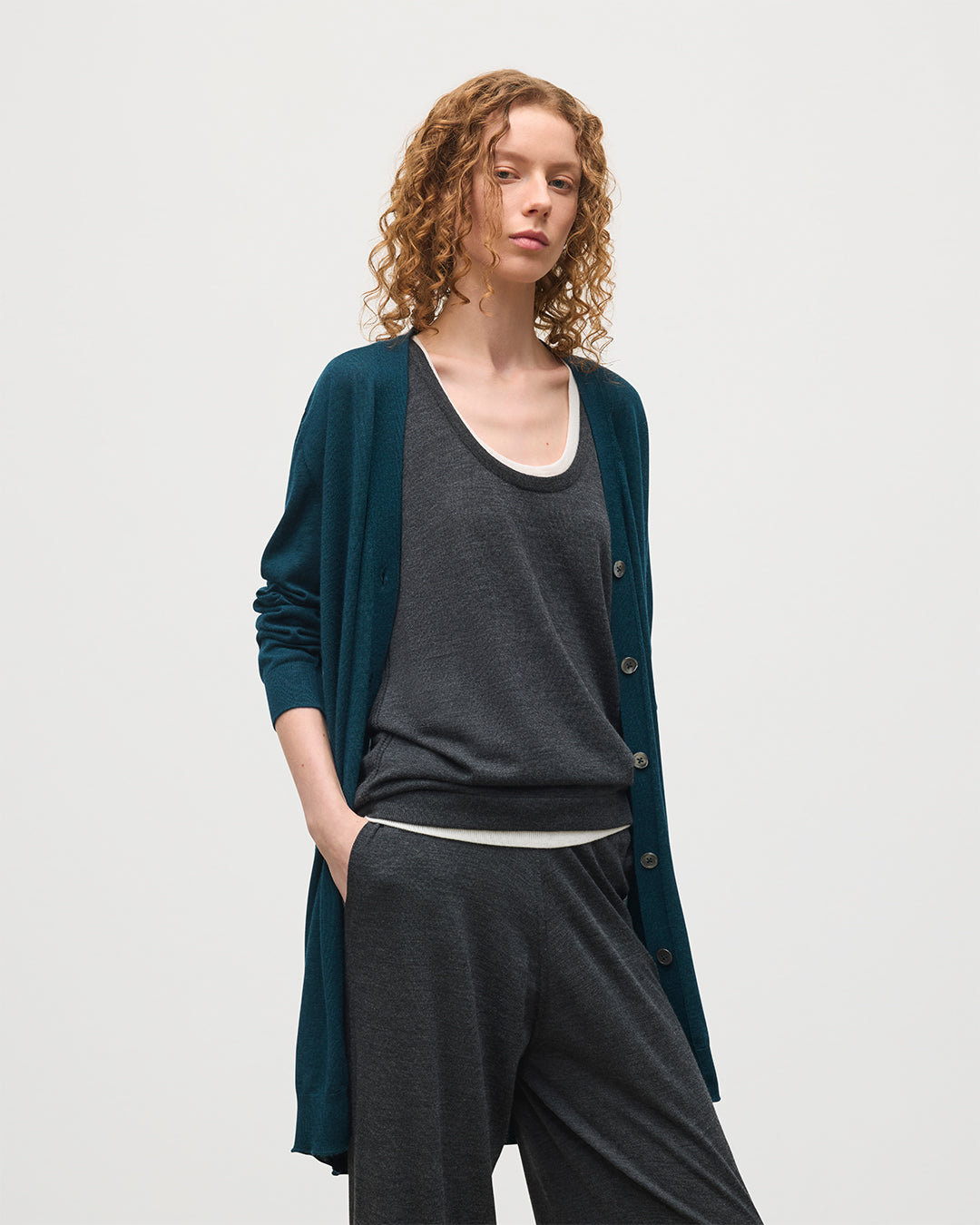 JOHNSTONS OF ELGIN WOMENS ELISE VEE CARDIGAN GREEN 100% SUPERFINE CASHMERE KAI05716SC7344